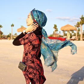 Ini 5 Gaya Hijab Anti Ketinggalan Zaman dan Instagramable untuk Outfit Stylish Saat ke Pantai