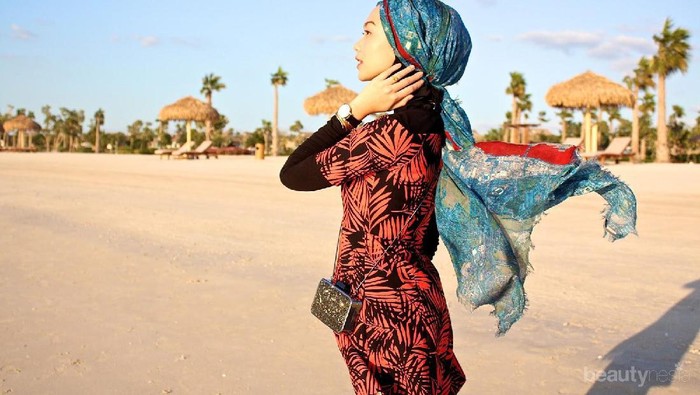Ini 5 Gaya Hijab Anti Ketinggalan Zaman dan Instagramable untuk Outfit Stylish Saat ke Pantai