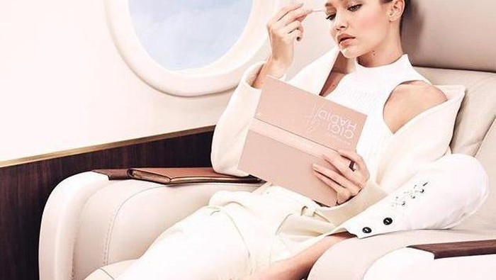 Kolaborasi Make Up Gigi Hadid x Maybelline Ini Akan Bikin Kamu Gigit Jari Saking Gemasnya