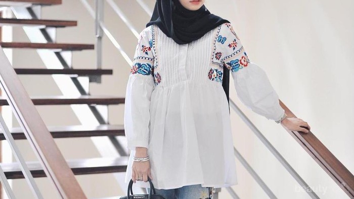 Nah, Ini Dia Tips Memilih Atasan yang Tepat untuk Hijabers Bertubuh Pendek dan Mungil!