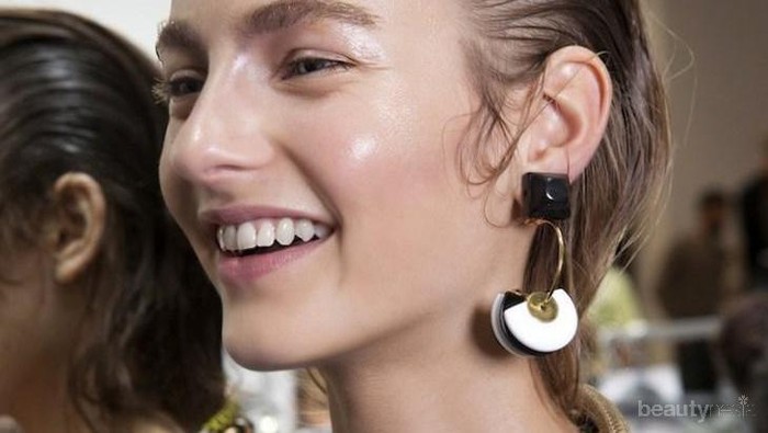 Hati-hati Luntur, Inilah 3 Hal yang Perlu Kamu Hindari dalam Bermakeup Saat Musim Hujan!