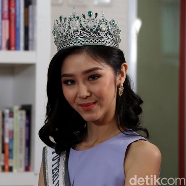 Tebak Konsep Foto Ayu Saraswati dan Raih Hadiah Uang Tunai