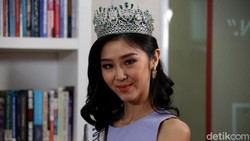 Tebak Konsep Foto Ayu Saraswati dan Raih Hadiah Uang Tunai