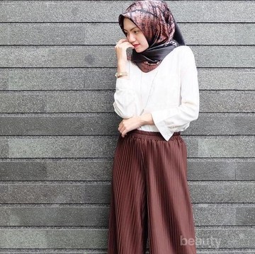 Yuk, Intip Padu Padan Celana Plisket untuk Hijabers yang Lagi Hits Banget di 2017 Ini!