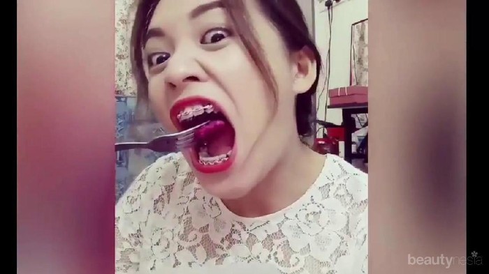 [FORUM] Bahaya nggak masih menggunakan lipstik saat sedang makan?