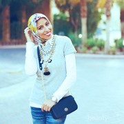 [FORUM] Gimana melihat wanita berhijab tapi menunjukkan aksesoris emas?