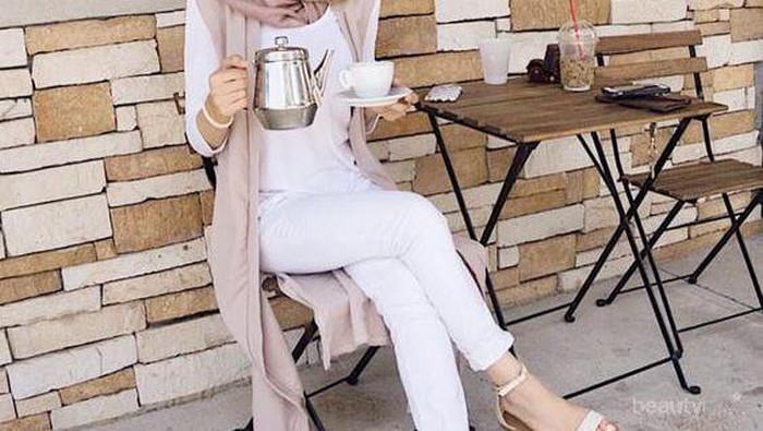 Simpel dan Elegan! Ini 5 Fashion Style Hijabers Turki Kalau Lagi Hangout