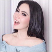 Ternyata Ini Lho yang Jadi Rahasia Kulit Cantik dan Sehat ala Syahrini, Ladies!