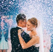 Lagu romantis apa ya yang cocok disetel saat acara pernikahan?