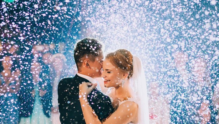 Lagu romantis apa ya yang cocok disetel saat acara pernikahan? Lagu romantis apa ya yang cocok disetel saat acara pernikahan?