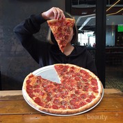 Bikin Story Instagram Kamu Seru, Coba 4 Kafe  di Jakarta yang Menyajikan Pizza Raksasa Ini!