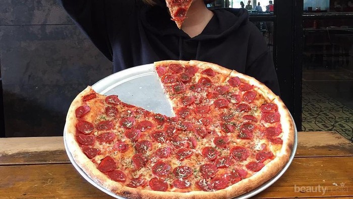 Bikin Story Instagram Kamu Seru, Coba 4 Kafe  di Jakarta yang Menyajikan Pizza Raksasa Ini!