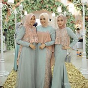 [FORUM] Buat bridesmaid, mending kasih baju jadi atau bahan ya?
