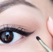 [FORUM] Gimana sih biar pakai eyeliner gel itu nggak berantakan?