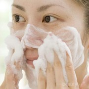 Stop! Ternyata 4 Kesalahan Mencuci Muka Ini Bisa Menyebabkan Jerawat!