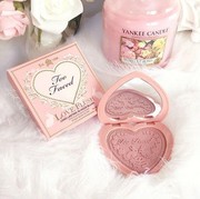 Too Faced Love Flush Blush, Berikan Warna Fresh dan Natural di Wajah Kamu