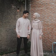 [FORUM] Kalo ke kondangan sama partner, suka pakai outfit samaan ga?