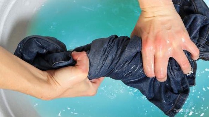 [FORUM] Celana jeans beneran gak perlu dicuci sering-sering yah?