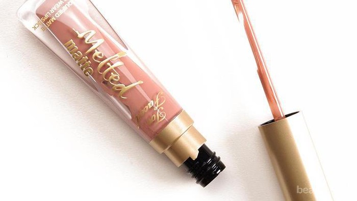 Too Faced Melted Matte, Choose the Cool Girl Shade untuk Tampilan Riasan Bibir yang Natural