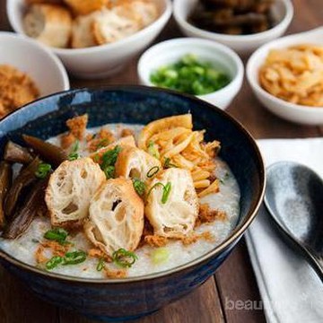 Salah Satunya Jadi Favorit Presiden, Ini Dia Rekomendasi Bubur Ayam Legendaris yang Wajib Kamu Coba!