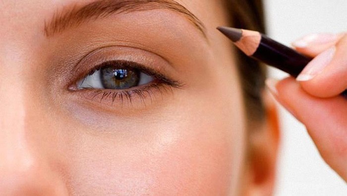 [FORUM] Kalau ke luar rumah, kamu selalu membentuk alis kamu gak?