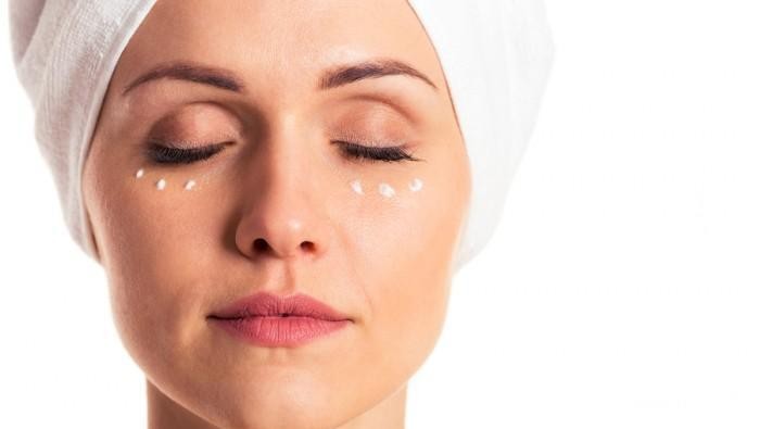 #NEWS 5 Produk Andalan Krim Mata yang Ampuh Menghilangkan Mata Panda