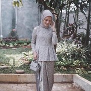 Inspirasi kebaya hijab kekinian buat remaja ternyata ini lho