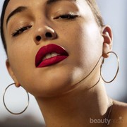 #NEWS Bibir Merah Merona dengan Fenty Beauty by Rihanna Stunna Lip Paint 'Uncensored'