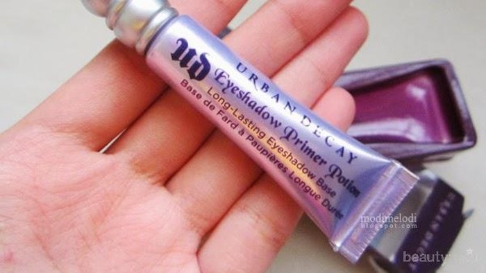 Inilah Review Primer Potion, Eye Primer Legendaris dalam Industri Makeup!