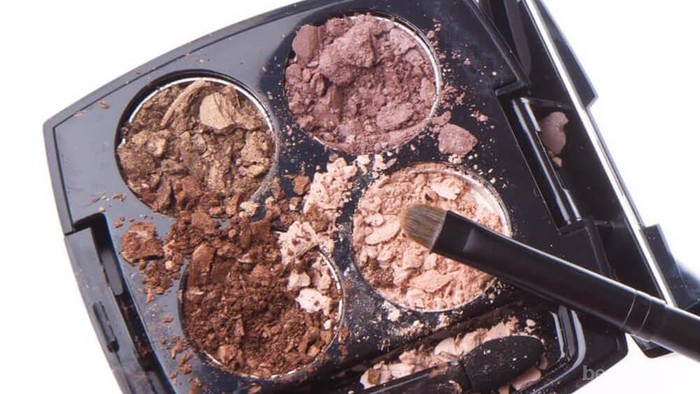 [FORUM] Perbaikin Makeup yang Pecah Pakai Setrika