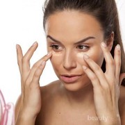 [FORUM] Lebih suka mengaplikasikan makeup dengan jari atau beauty blender? Mana lebih bagus?