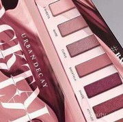 Intip Manisnya Nuansa Pink dari Urban Decay Blacktalk Eyeshadow Palette