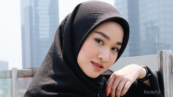 Dari Bulat Hingga Kotak, Ini Cara Mengaplikasikan Blush On Sesuai Bentuk Wajah Hijabers