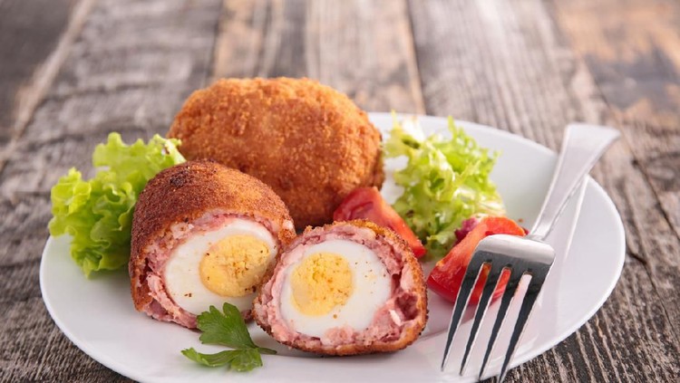 Si kecil sering menyisakan bekalnya, Bun? Mungkin Ia bosan dengan bekal yang biasa-biasa saja. Coba resep kroket isi telur ini deh sebagai alternatifnya.