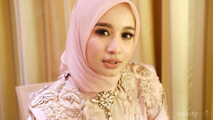 Transformasi Model Hijab Laudya Cynthia Bella Sejak Awal Berhijab Hingga Kini, Ada yang Berubah?