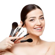 Ladies, Ini Dia 5 Rekomendasi Brush Makeup yang Paling Banyak Dicari!