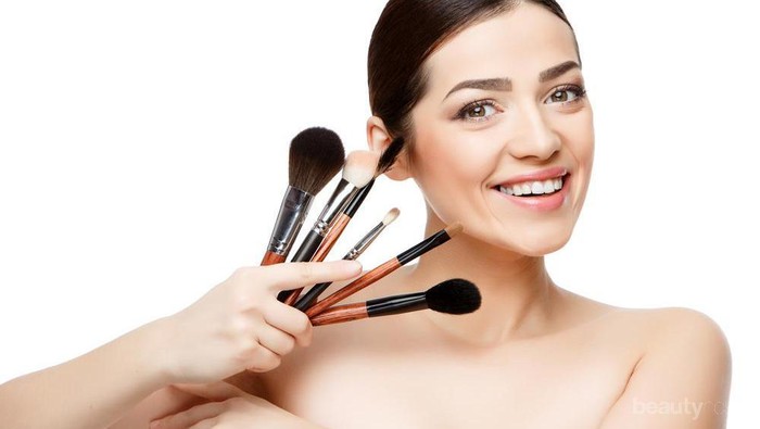 Ladies, Ini Dia 5 Rekomendasi Brush Makeup yang Paling Banyak Dicari!