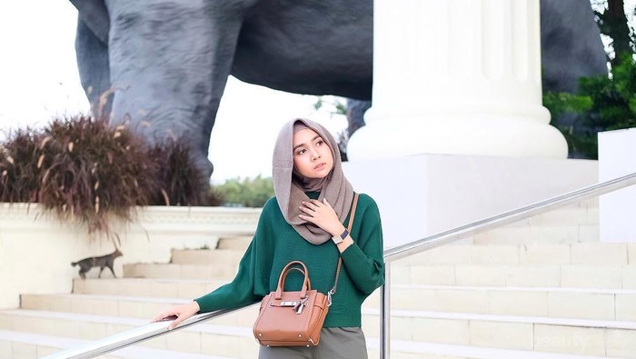 Padu Padan Outfit dengan Warna Hijab Hijau Ini Bikin Penampilan Kamu Jadi Fresh Banget Lho