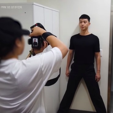 Foto 'Itaewon Class', Sikap Park Seo Joon Bikin Hati Susah Berpaling
