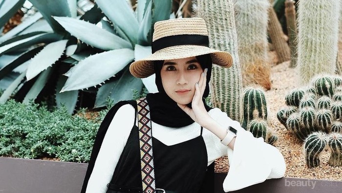 Nggak Mau Kelihatan Tua? Ini Dia Outfit Hijab yang Bikin Kamu Terlihat Awet Muda!