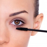 Ternyata, Ini Lho Tips Mudah Mengaplikasikan Mascara pda Bulu Mata Bawah Tanpa Kotor!