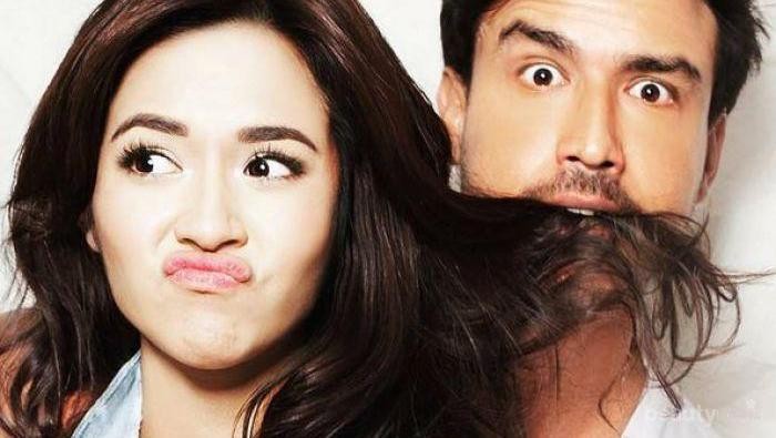 Duh, Bikin Iri Banget ya Kemesraan Raisa dan Hamish Ini! Kamu Jangan Baper ya