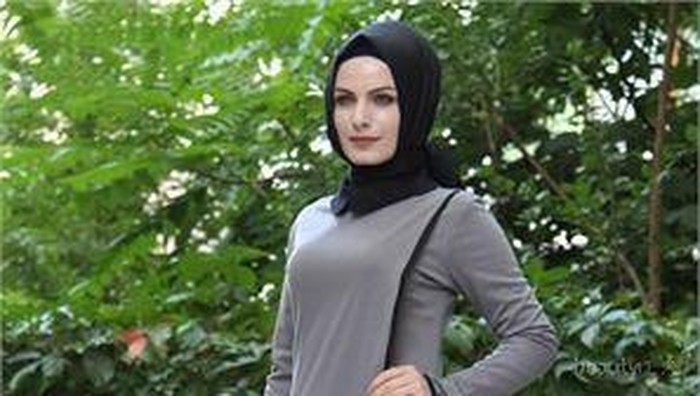 [FORUM] Selain Hitam, Warna Apa yang Cocok Buat Mix and Match Tunik Warna Abu-Abu?