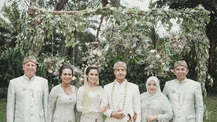 [FORUM] Kalau menikah pilih Pakai Adat Tradisional atau Internasional?