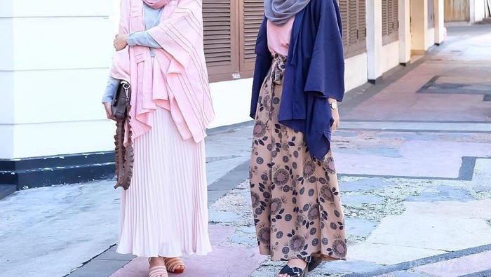 Intip Cara Padu Padan Rok Hijab yang Bisa Bikin Penampilan Kamu Jadi Lebih Beda Ini!