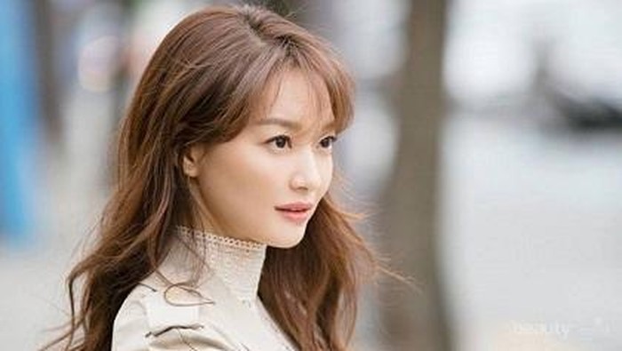 Cantik Banget, Begini Transformasi Model Rambut Shin Min Ah Sejak Dulu!
