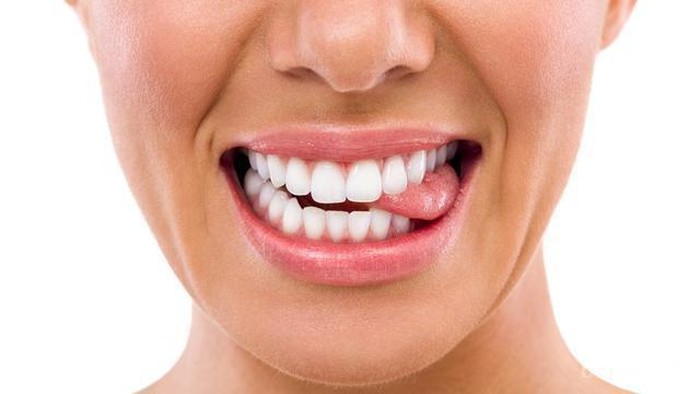 [FORUM] Pernah mengalami lidah sakit kegigit pas makan sesuatu?