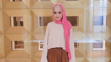 img-title Ramadhan Pertama, Marcella Simon Belajar Ngaji
