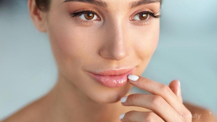 Tak Perlu Lipstik, Bibir Lebih Sehat dan Segar dengan 4 Tips Perawatan untuk Bibir Hitam Ini