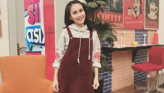 Dari Ratusan Ribu Hingga Jutaan Rupiah! Ini Dia 5 Gaya Fashion yang Dipakai Ayu Ting ting